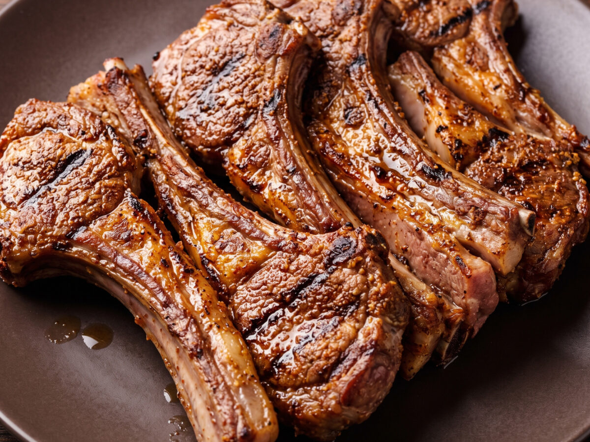 Ägyptische gegrillte Lammkoteletts