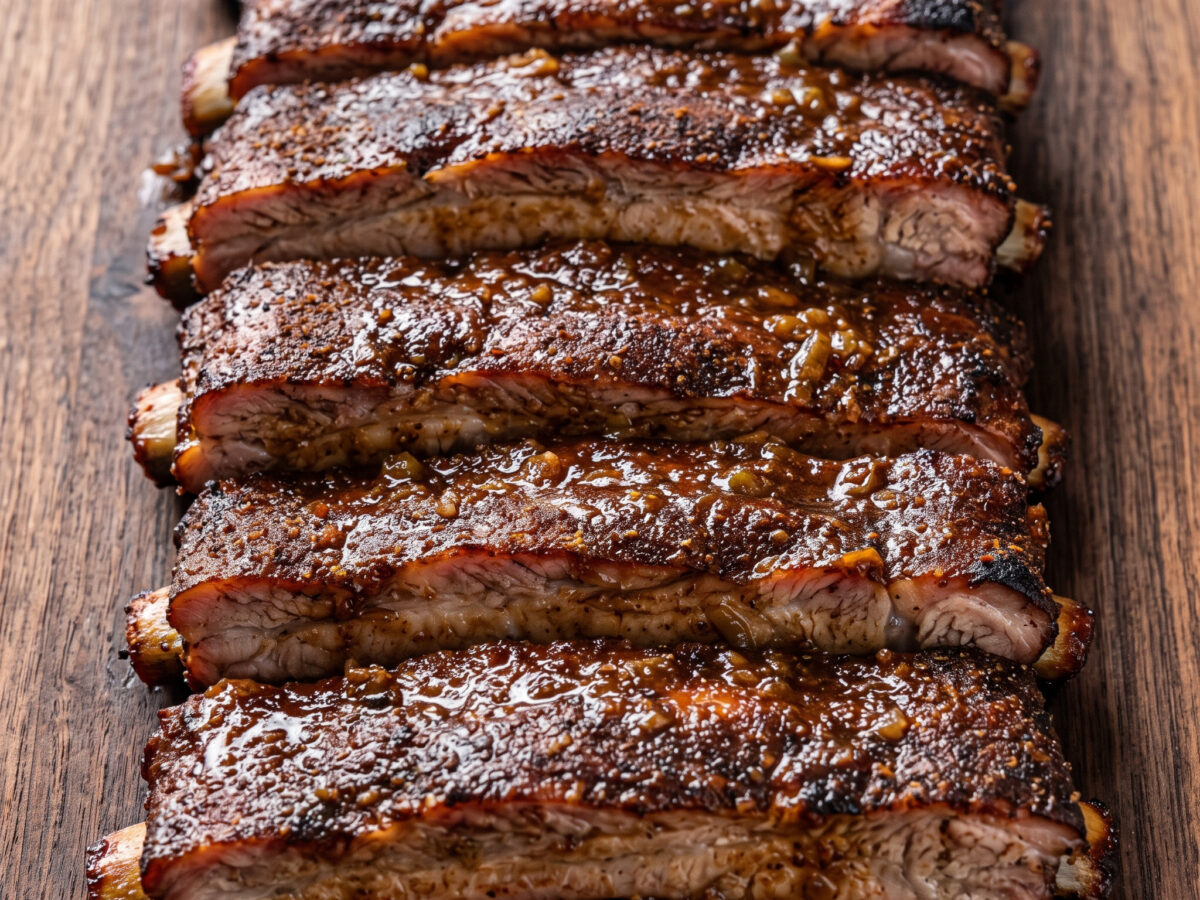 Apple City Barbecue Ribs vom Holzkohlegrill