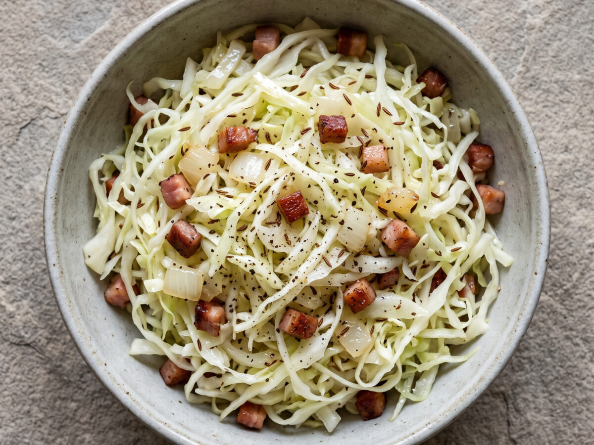 Bayerischer Krautsalat mit Speck
