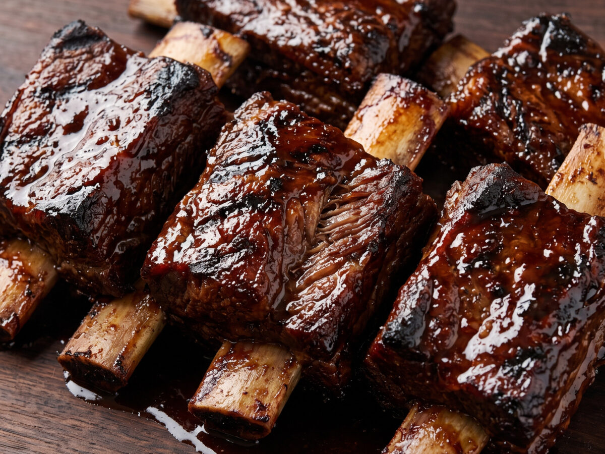 Beef-Short-Ribs mit BBQ-Braai-Glasur
