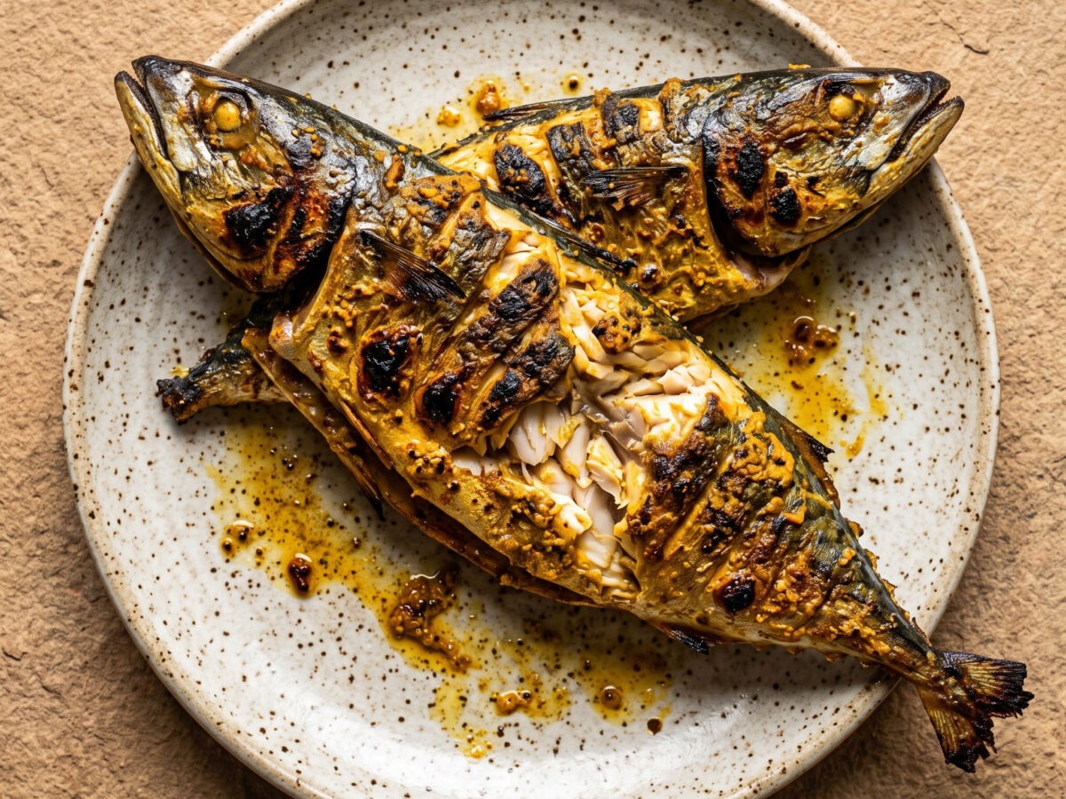 Würzige Makrele im Grill-Folienzelt