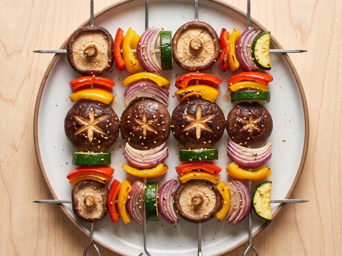 Bunte Spieße mit koreanischer Würze