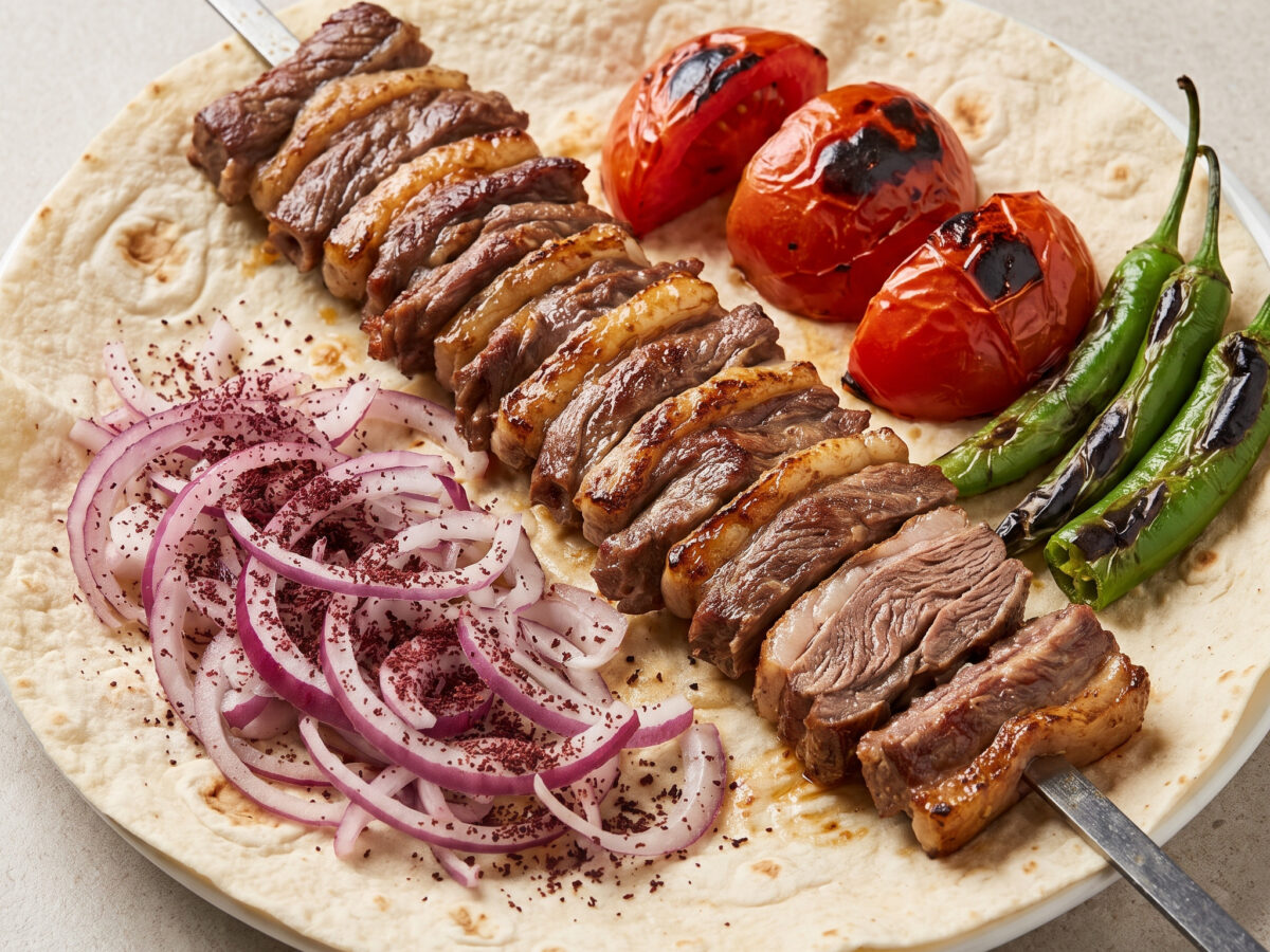 Cağ Kebabı vom horizontalen Holzfeuer-Spieß