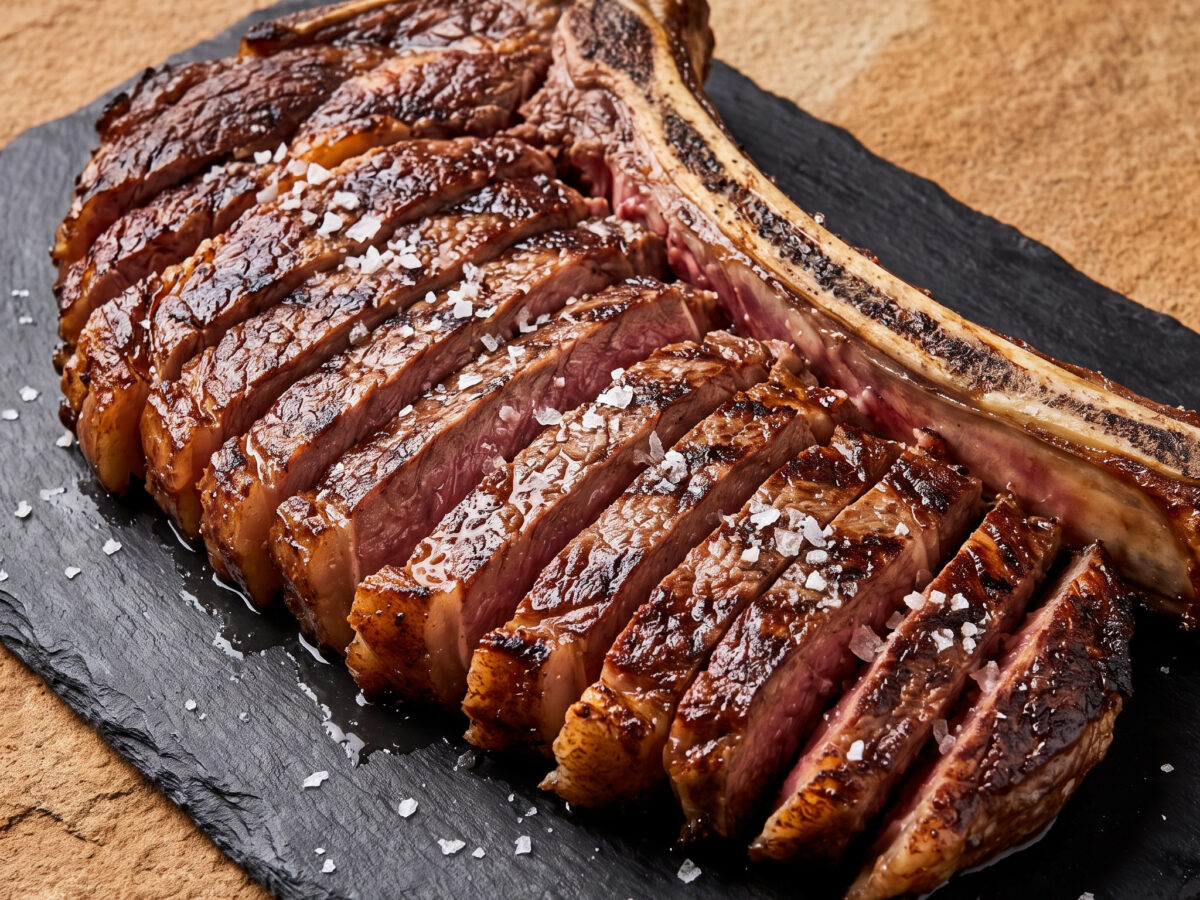 Chuletón de Ávila direkt über Grillglut