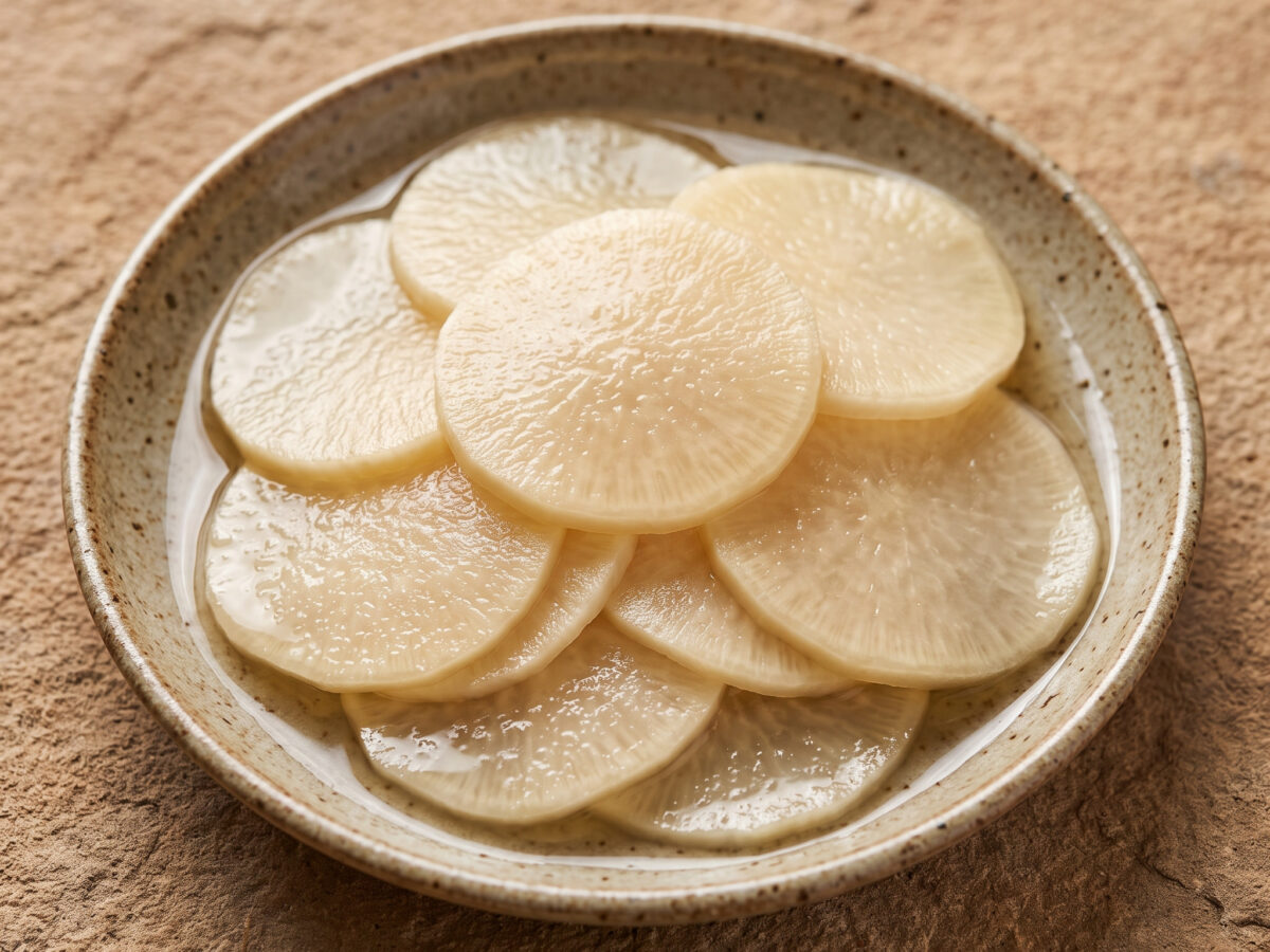 Säuerliche Daikon-Pickles fürs BBQ