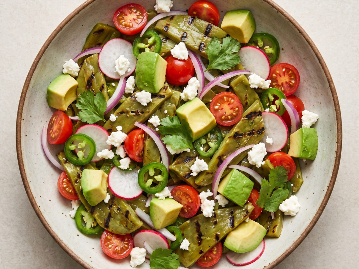 Ensalada de nopales asados vom Grill