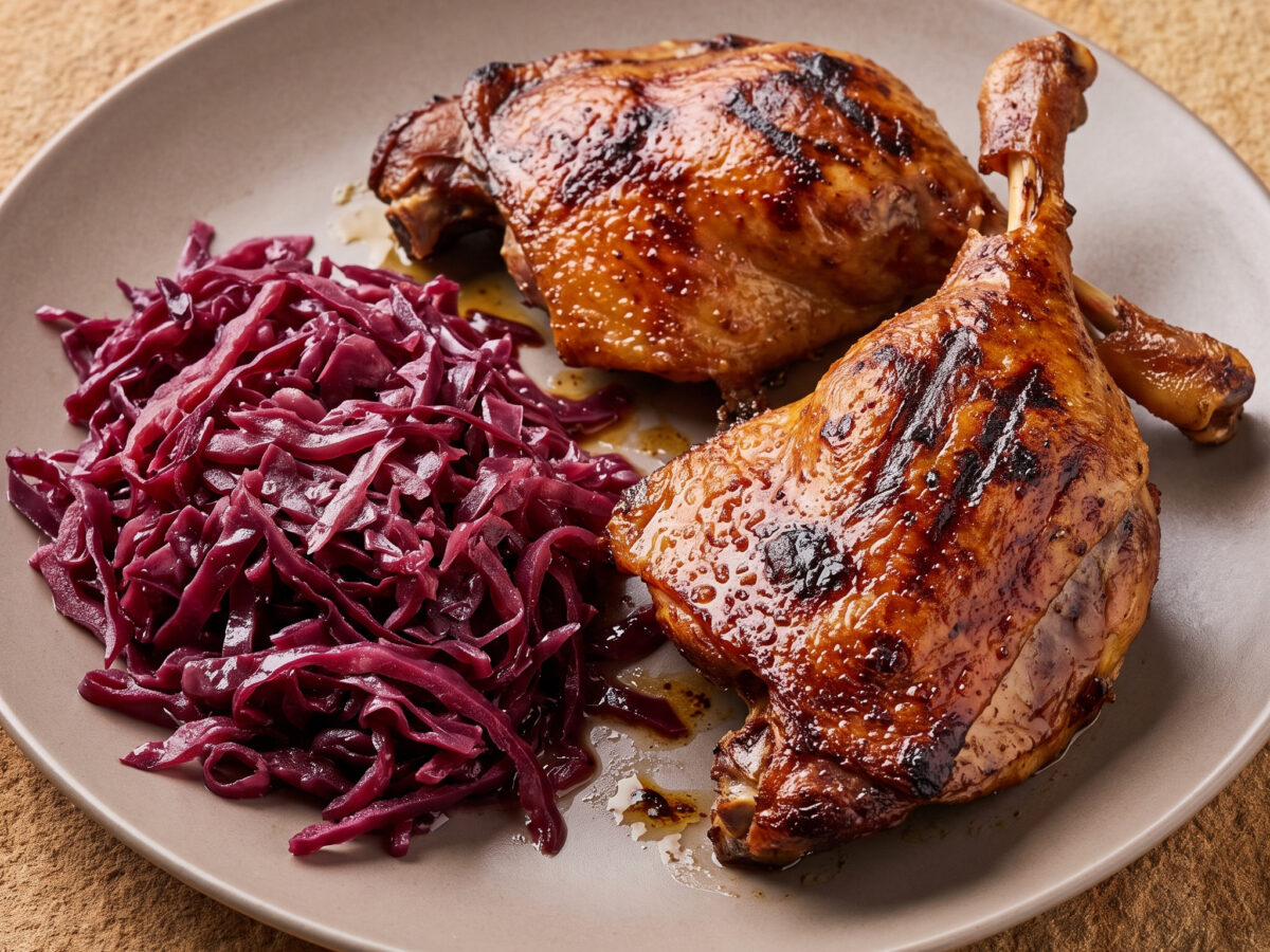 Gänsekeulen mit Rotkohl vom Grill