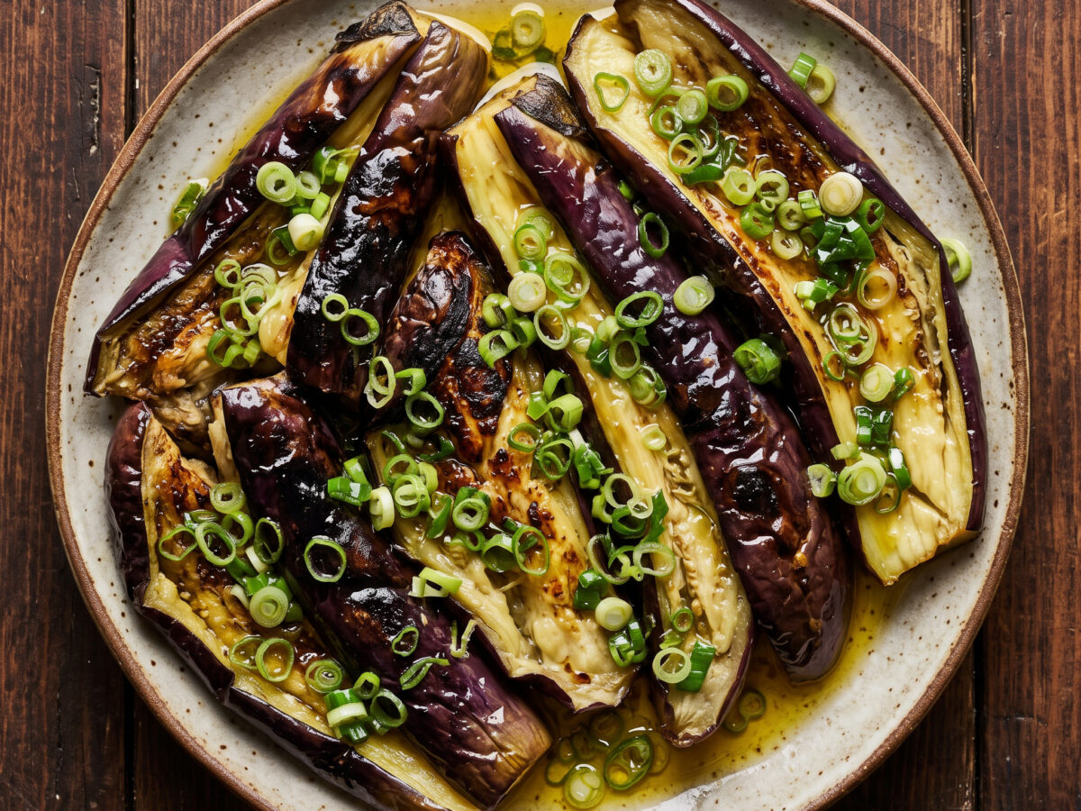 Cà tím nướng mỡ hành: Aubergine mit Rauch und Frühlingszwiebelöl