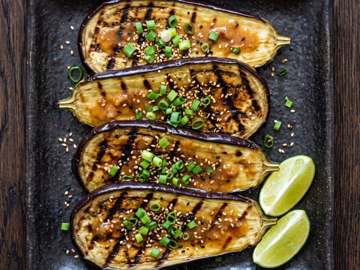 Miso-Limetten-Aubergine vom Grill