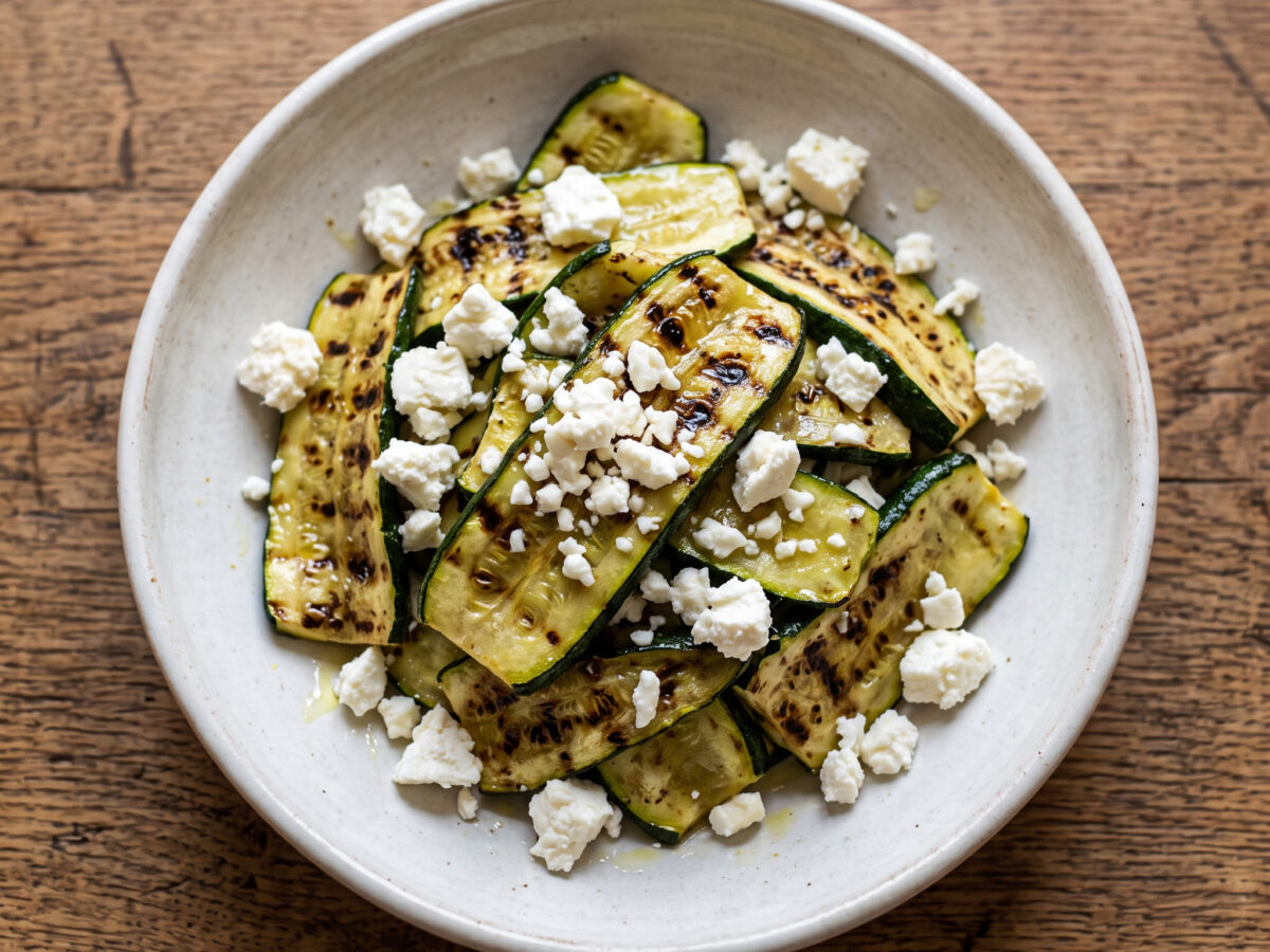 Gegrillter Zucchinisalat mit Feta