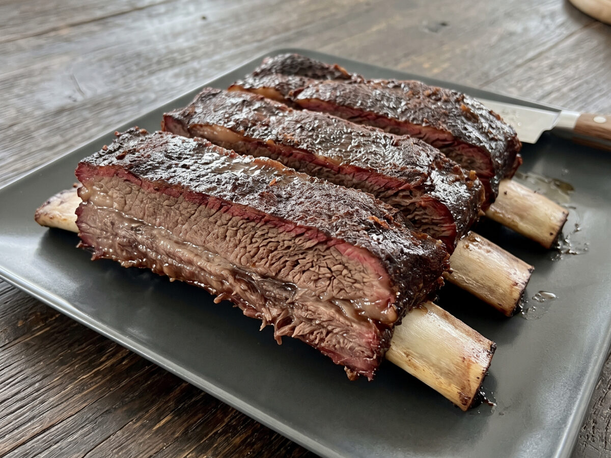 Geräucherte Beef Back Ribs mit Kaffee-Kakao-Rub