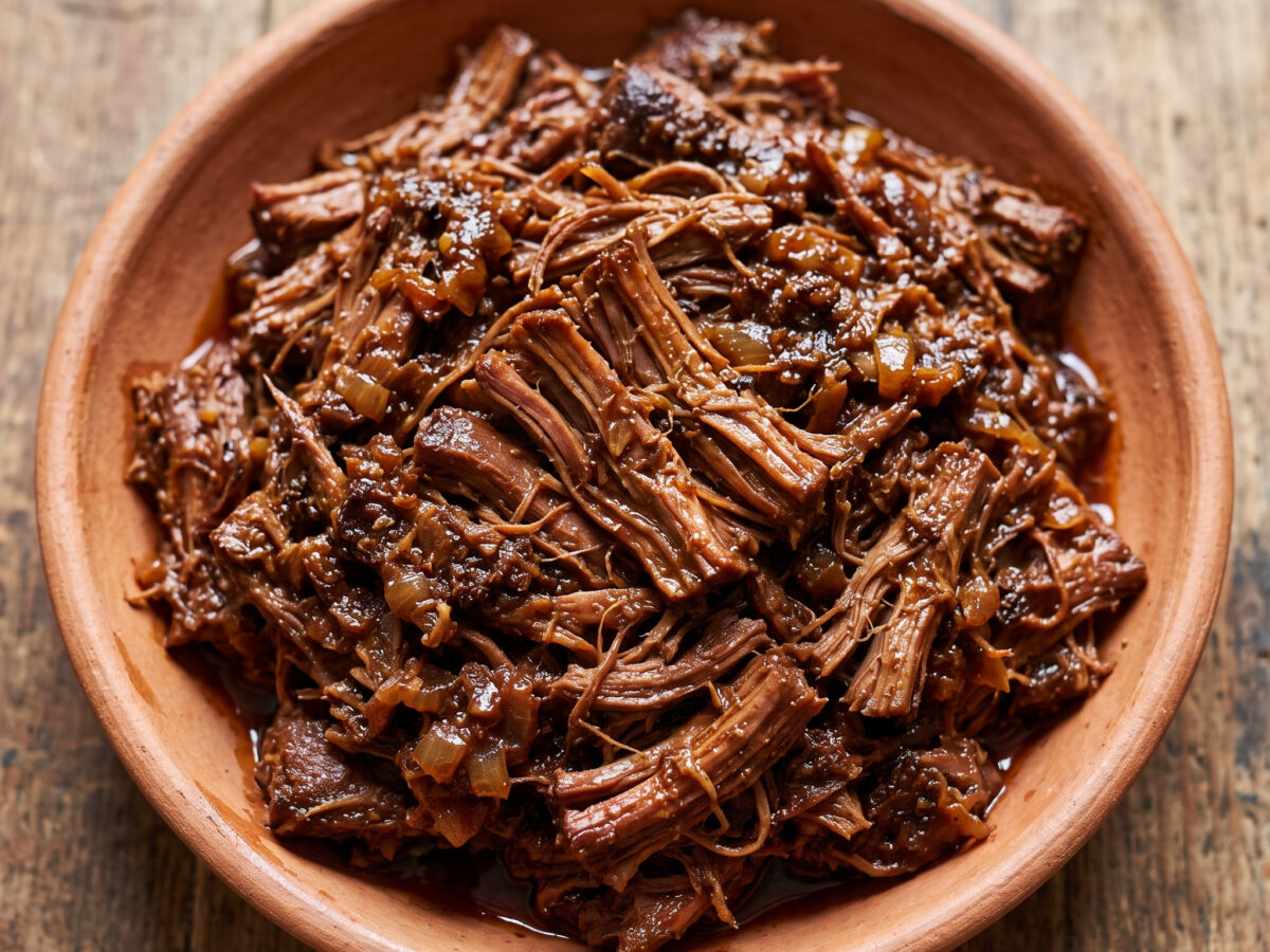 Pulled Goat mit ghanaischer Erdnusswürzung