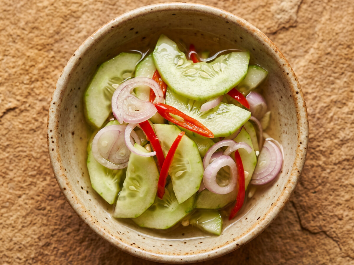 Thai-Gurken-Ajad zu Satay