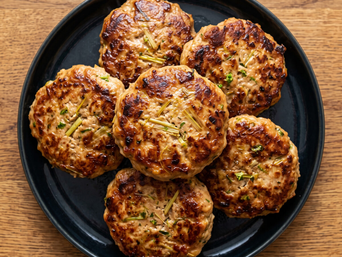 Hähnchen-Patties mit Zitronengras und Limette