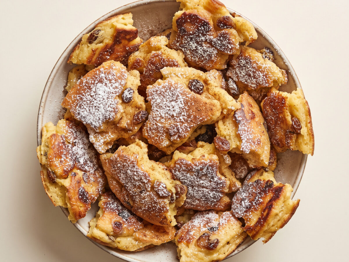 Kaiserschmarrn vom Grill in der Gusseisenpfanne