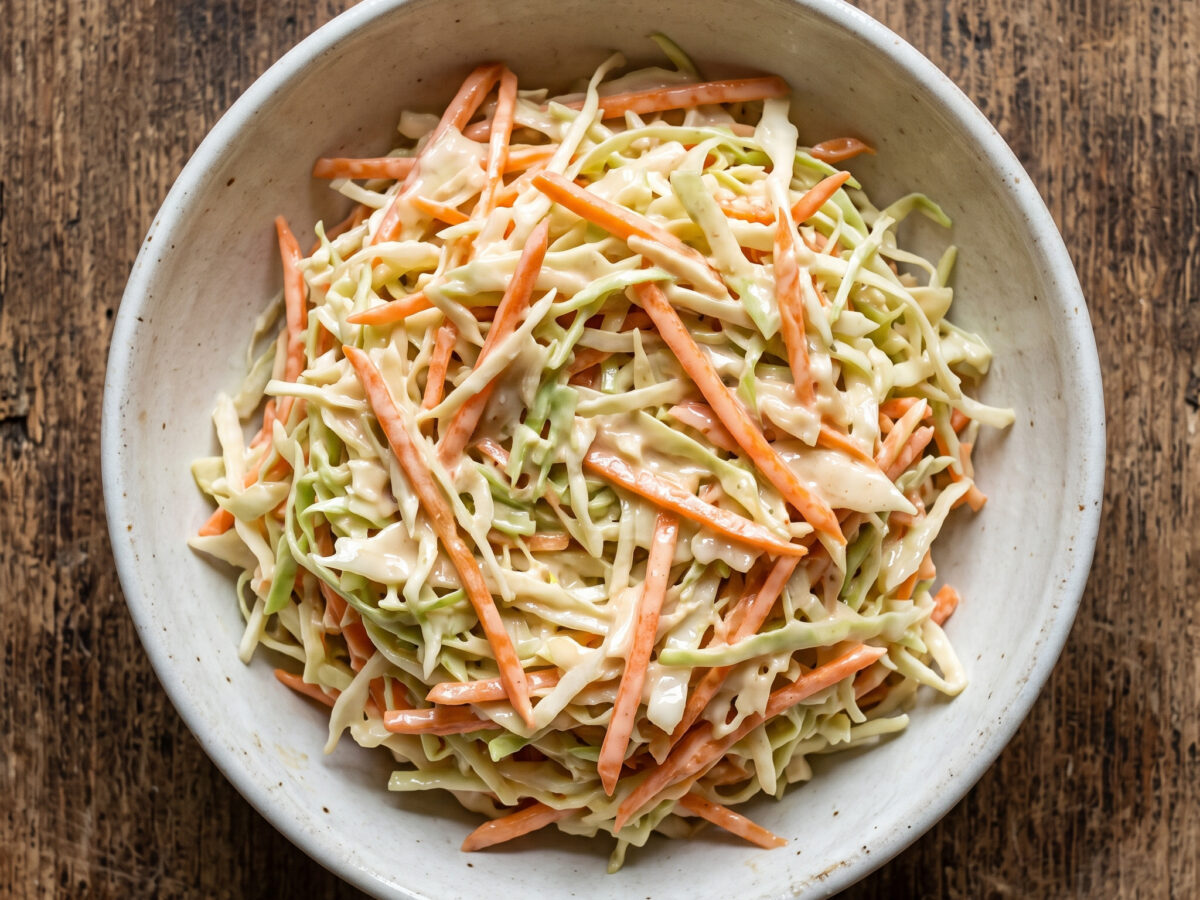 Kenianischer Kohl-Karotten-Slaw