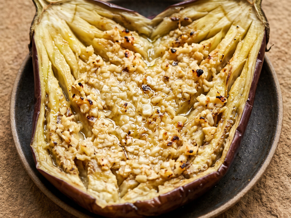 蒜蓉烤茄子: Knoblauch-Aubergine vom Grill