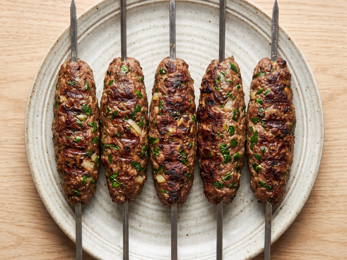 Libanesische Kafta-Spieße vom Holzkohlegrill