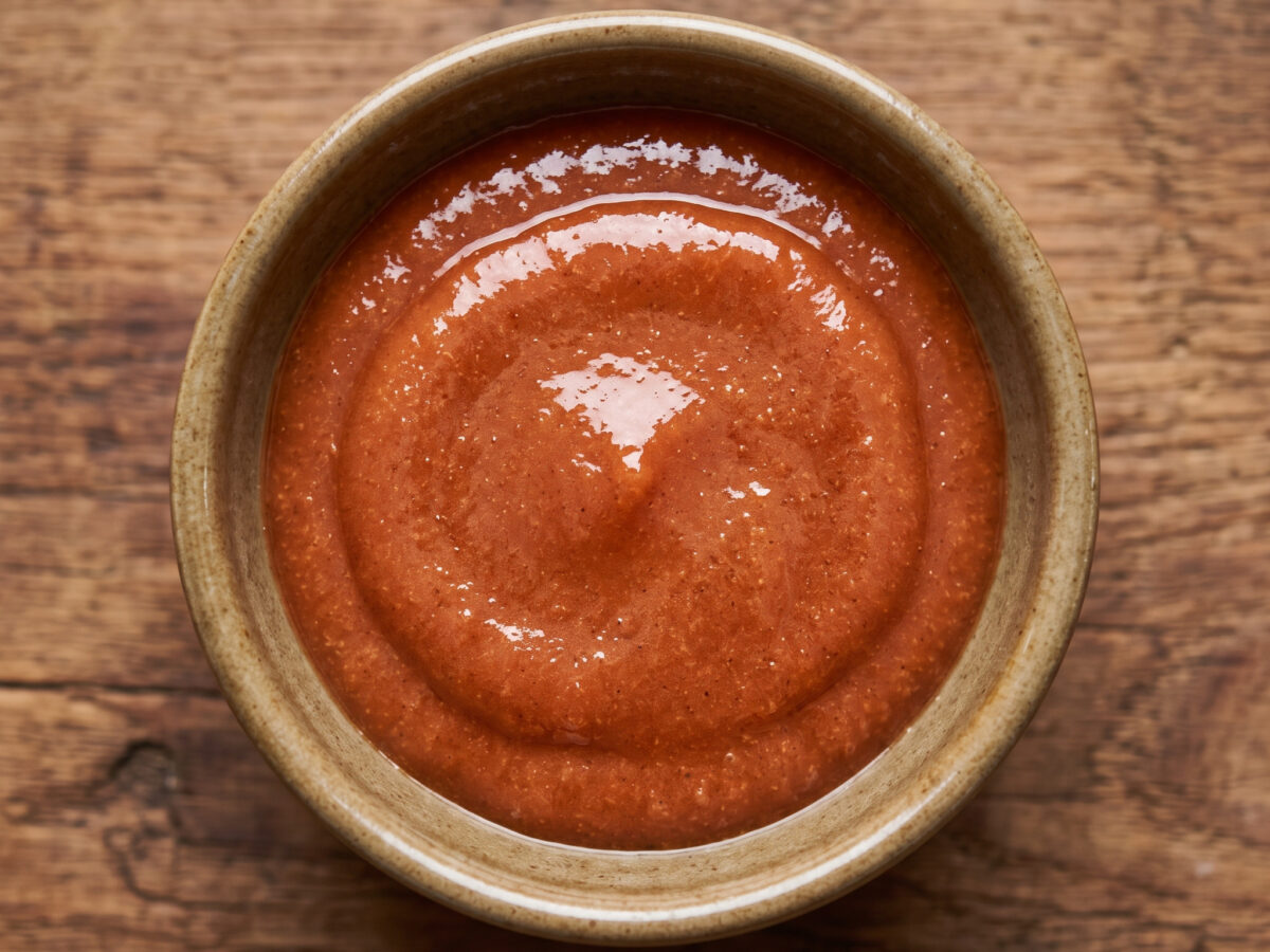 Mehr Farbe für Hähnchen über Holzkohle