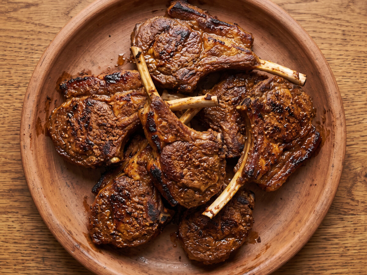 Masala-Lammkoteletts von der Grillplancha