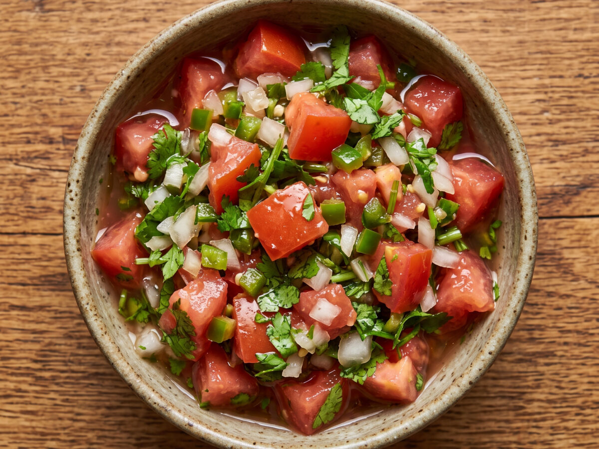 Chilenischer Pebre mit Tomate und Ají