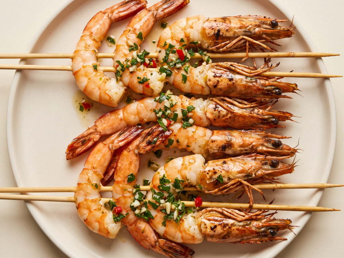 Patagonische Pinchos, direkt über der Glut