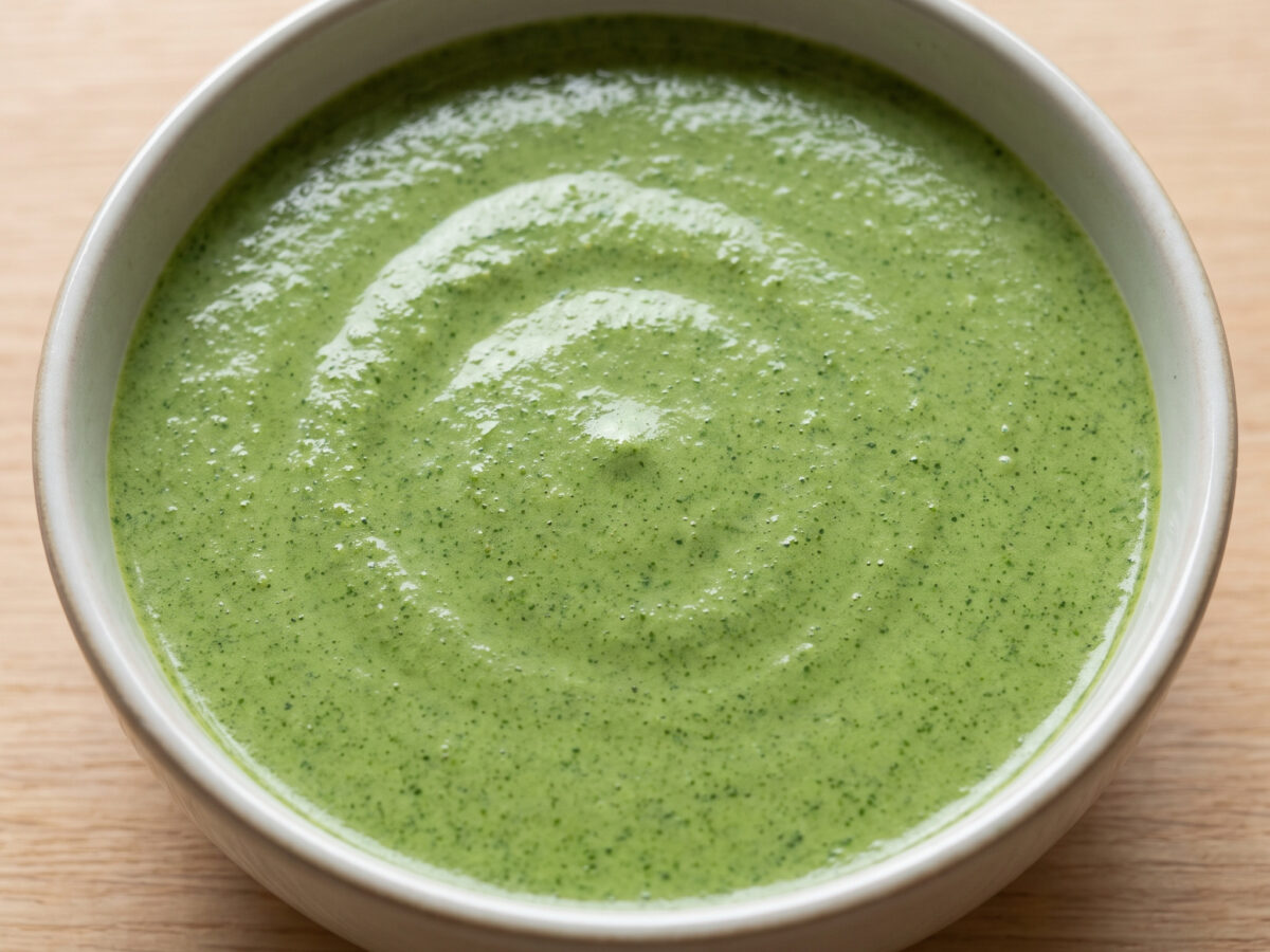 Pudina-Chutney mit Joghurt