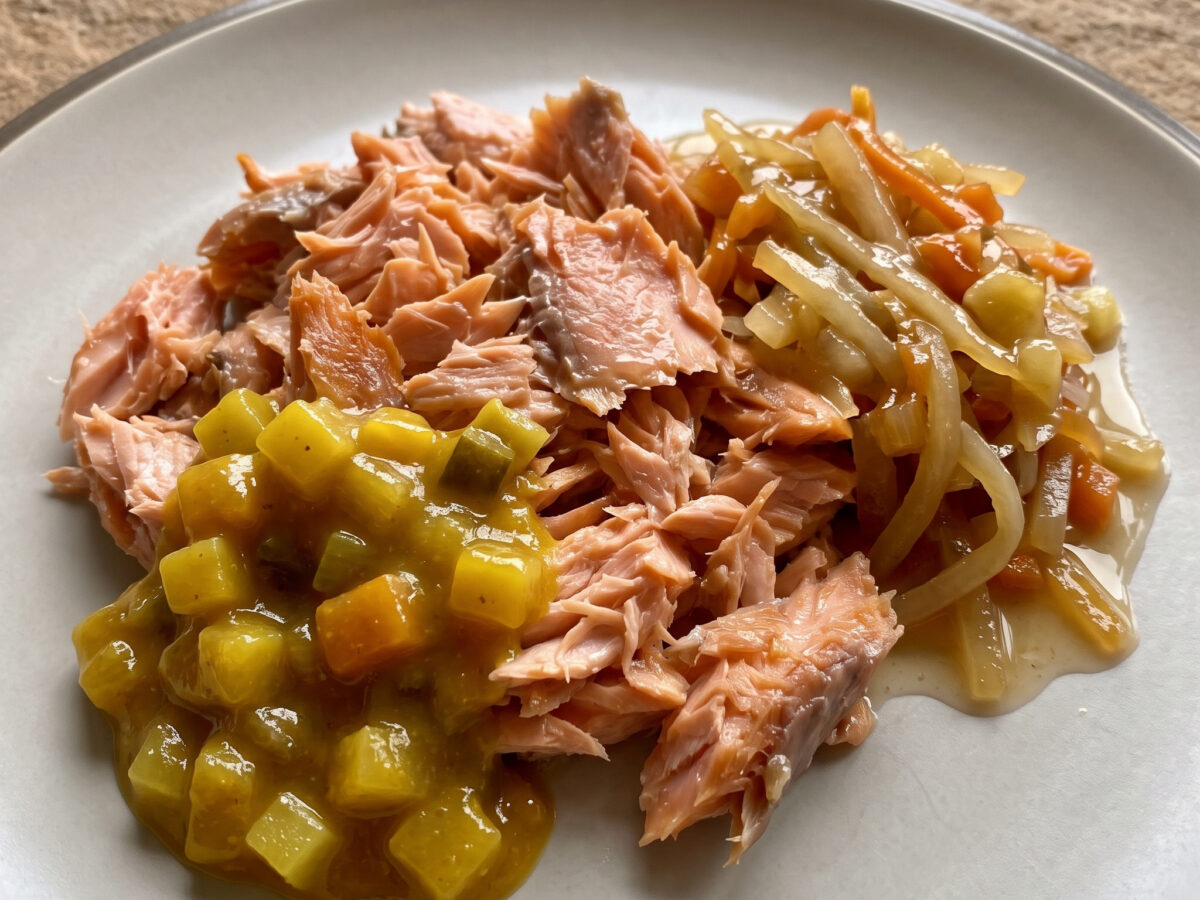 Pulled Lachs mit Piccalilli