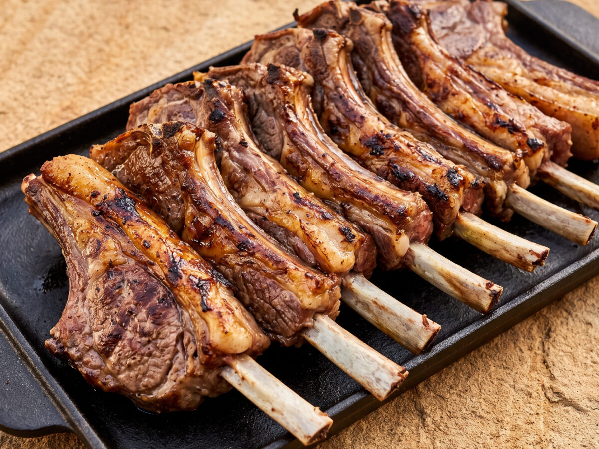 Quzu Qabırğası vom Holzkohlegrill