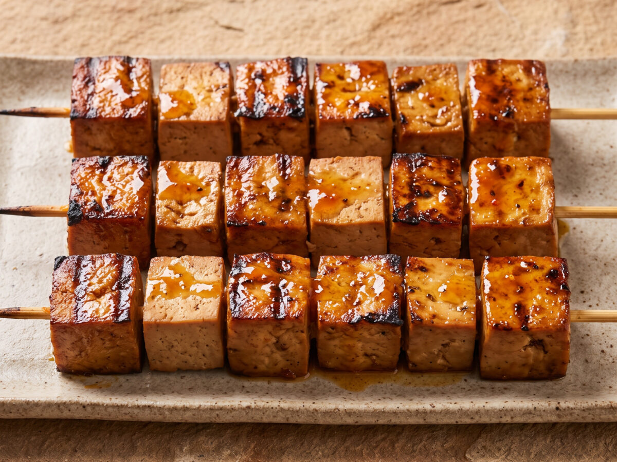 Räuchertofu-Grillspieße mit Aprikosenmarinade