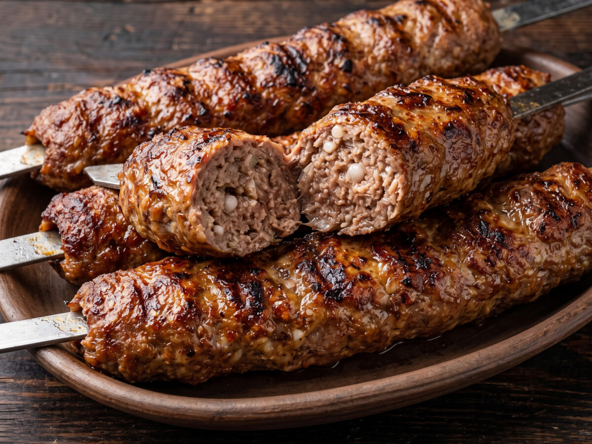 Saftige Hackspieße vom Mangal