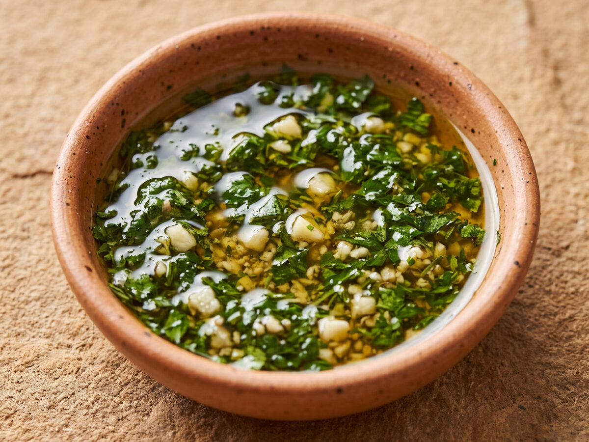 Salsa provenzal zum argentinischen Asado