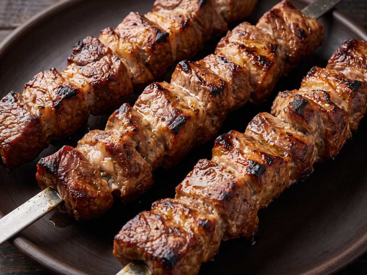 Schweinefleisch-Khorovats vom Mangal