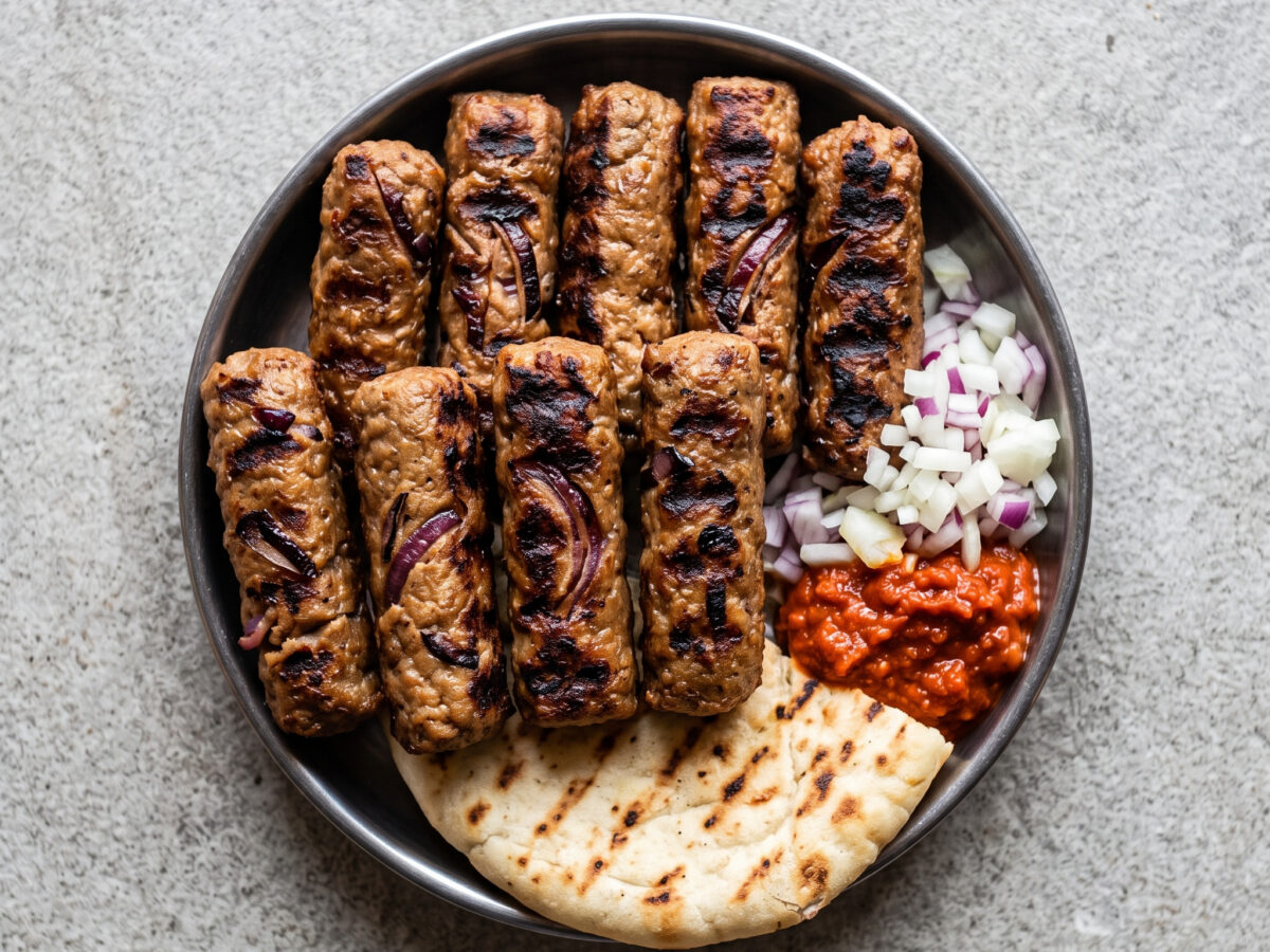 Seitan-Räuchertofu-Ćevapi vom Rost