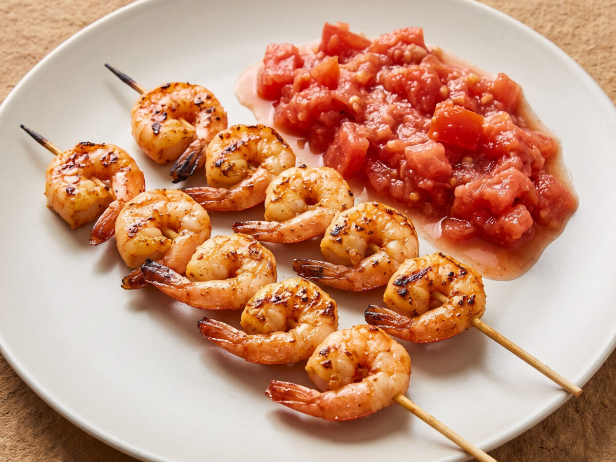 Tunesische Garnelenspieße mit Tomatensalsa